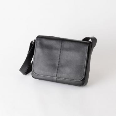 本革ショルダーバッグ ブラック
