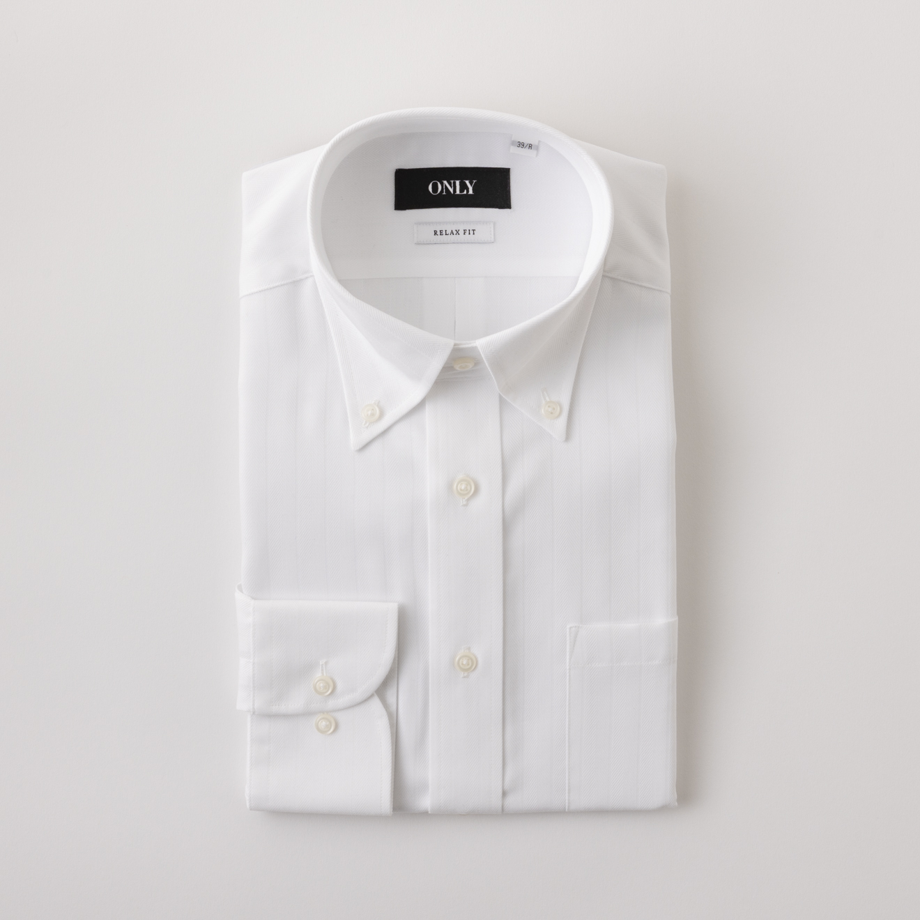 【RELAX FIT】 ボタンダウンホワイトシャツ